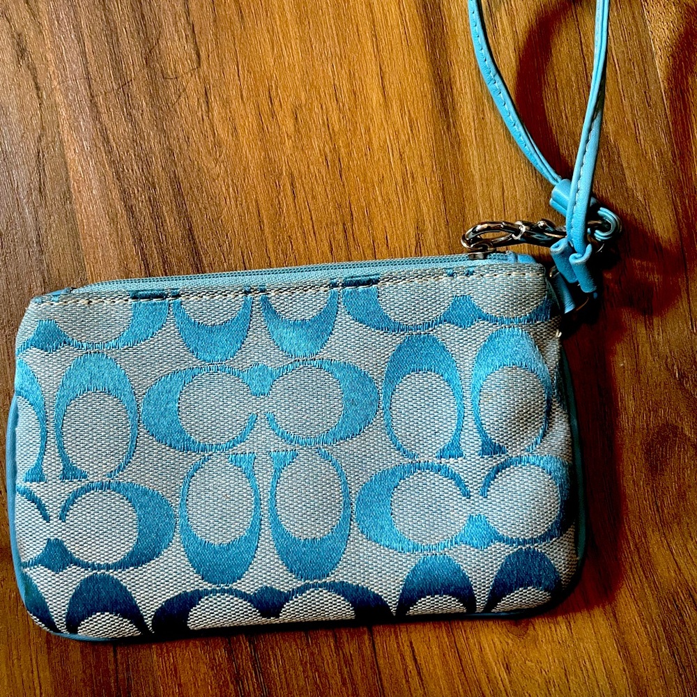 Coach knock-off wristlet- like new.